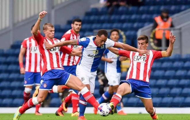 充满残酷与 充满残酷与